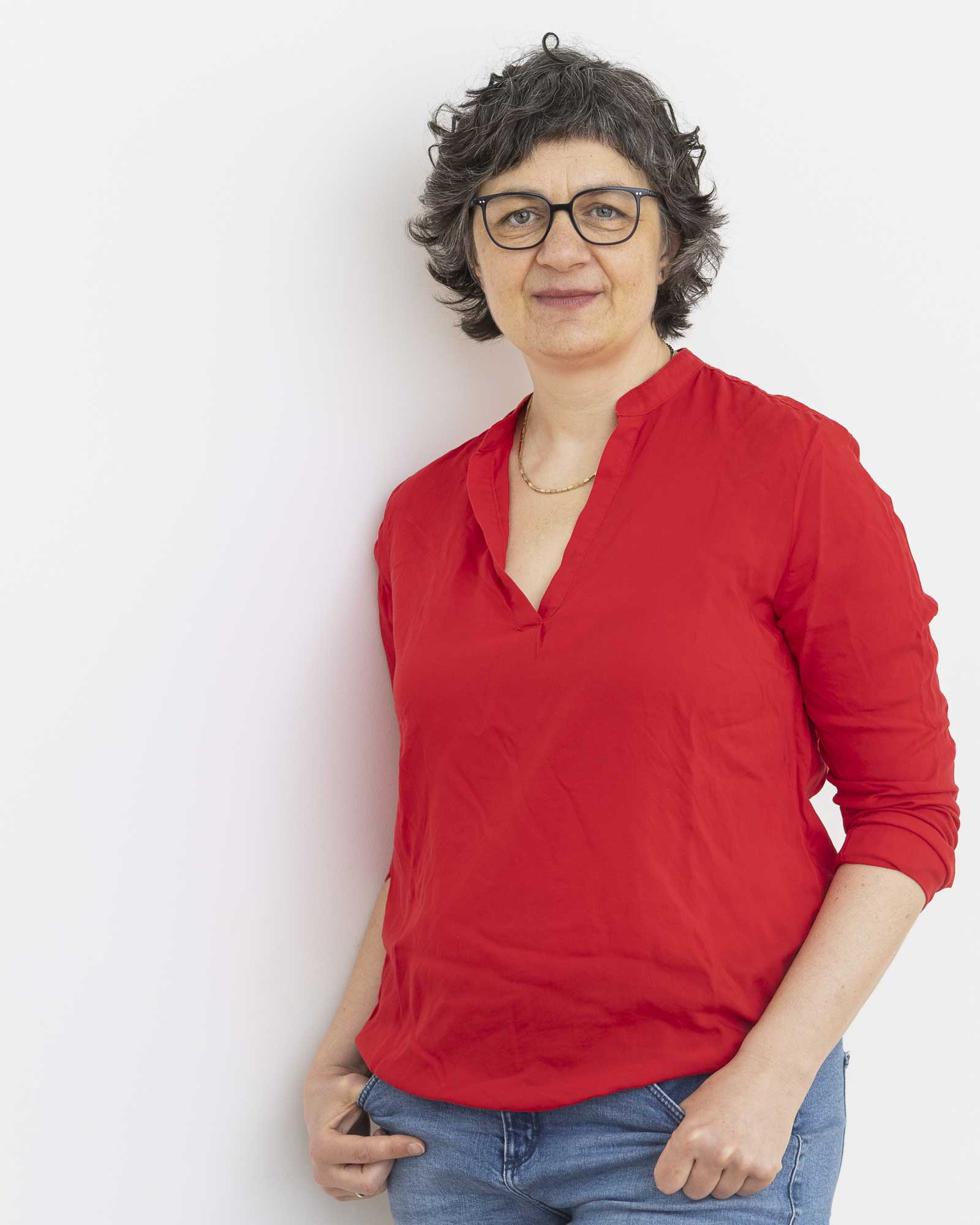 Manuela Lißina-Krause in roter Bluse